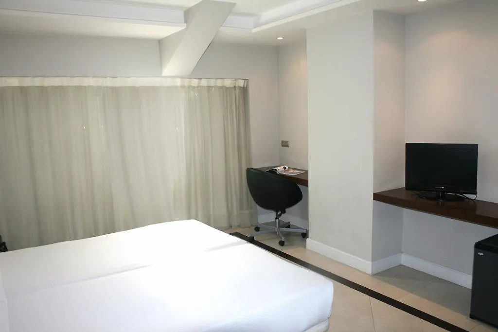 Barcelona Atiram Hotels